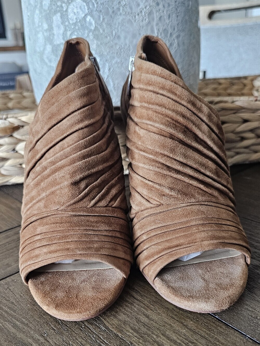 Vince Camuto Cognac Tan Brown Ruched Suede Peep-Toe Mules Shoes Women's Sz 9 NEW